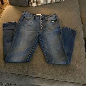 Gently used button fly curvy Kancan jeans